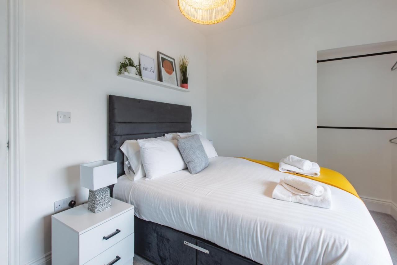5 Roker Terrace - Seaview Apartment *